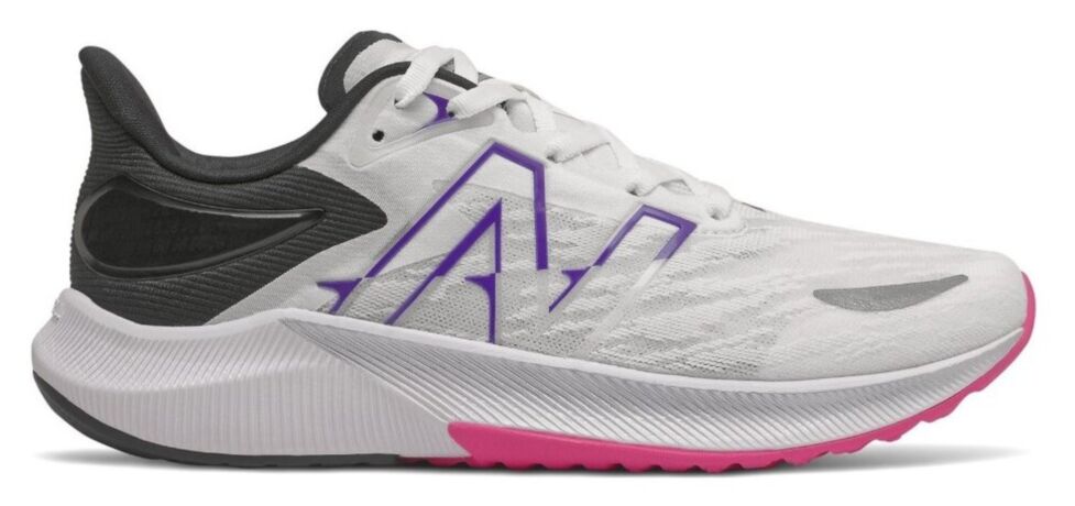 Кроссовки New Balance FuelCell Propel женские Белые кроссовки New Balance FuelCell Propel 36,5